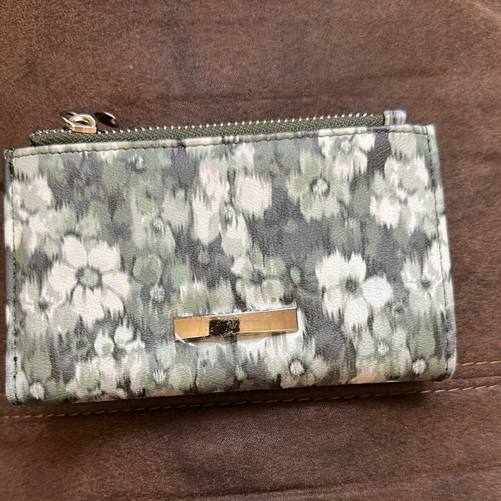 Floral Wallet with Zipper